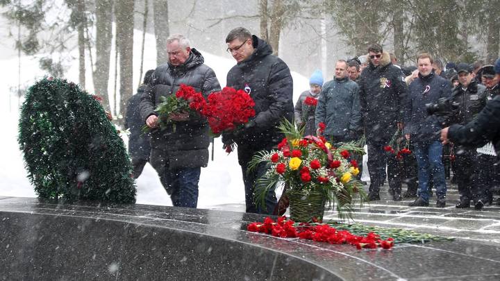 Глава «Роскосмоса» пообещал рассмотреть проект благоустройства мемориала Гагарину и Серёгину