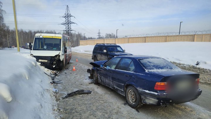 6 человек пострадали в ДТП с маршруткой в Новосибирске