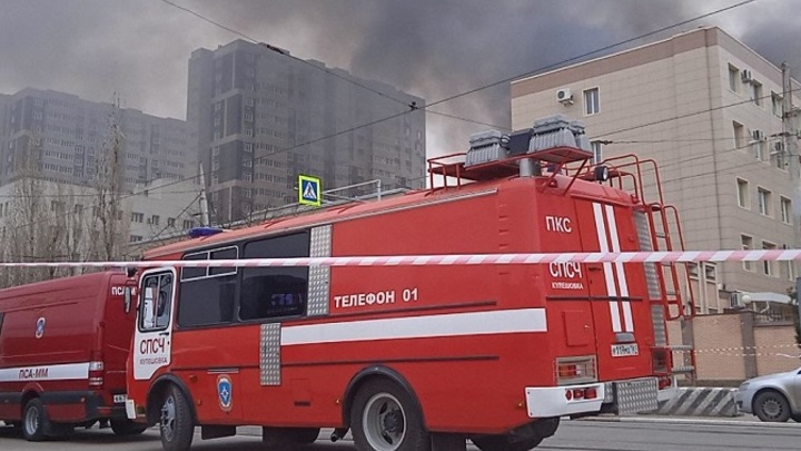 Число погибших на пожаре на складе пограничного управления ФСБ по Ростовской области выросло до трёх