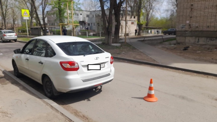 В Сызрани 8-летнего мальчика увезли в больницу на скорой после наезда Лады