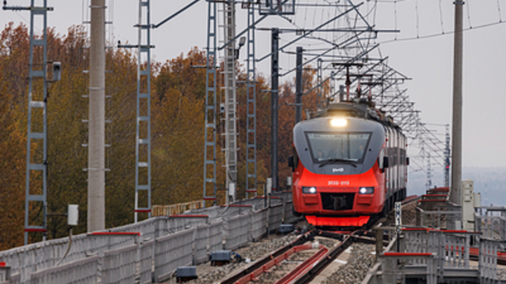 Девушка в наушниках попала под поезд и выжила в Сергиевом Посаде