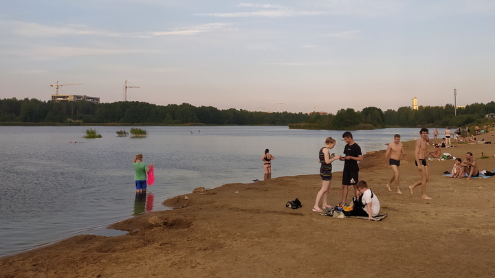 В Екатеринбурге Баден-Баден приостановил работу пляжа на берегу озера Шарташ