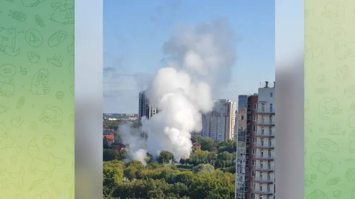 Фонтаны кипятка попали на видео: в Химках прорвало трубы на Совхозной улице