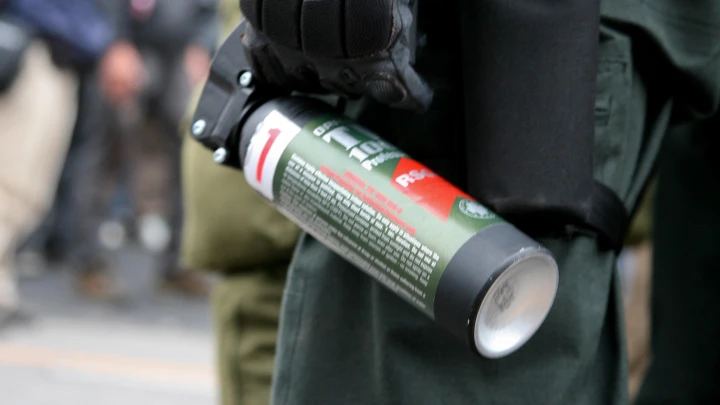 Одесситы пошли на ТЦК толпой с газовыми баллончиками и дубинками. Военкомам осталось только жаловаться: Осознайте наконец!