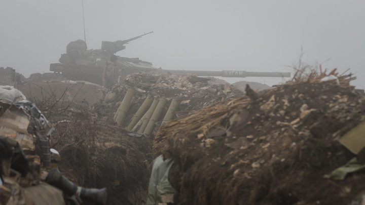 По нам стреляют из вертолётов: Украинский журналист напомнил Киеву о забытых 18 трупах