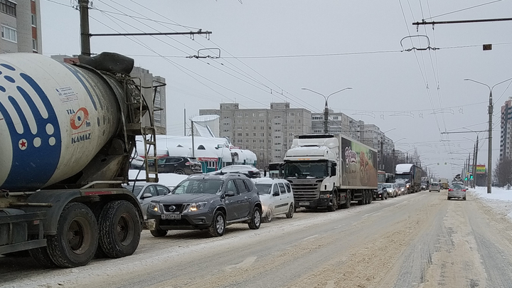 Дороги Владимира за восемь часов так и не очистили от снега