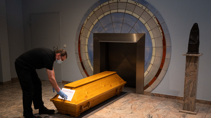 Супруги из Малайзии приняла мёртвого заключённого за своего сына и едва не кремировали тело