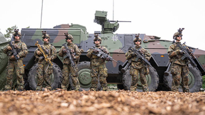  Что привезли в Польшу самолёты из США, Британии и Австралии: Несколько версий