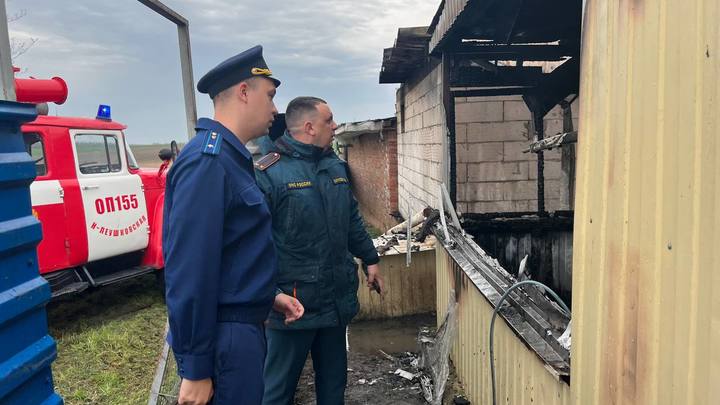 В Павловском районе семья с 10-ю приёмными детьми лишилась в пожаре дома