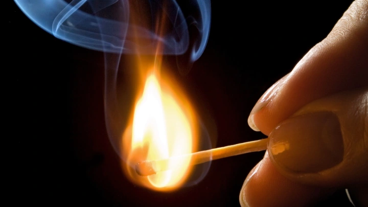 Коробок спичек продают в Подмосковье за 100 тысяч рублей