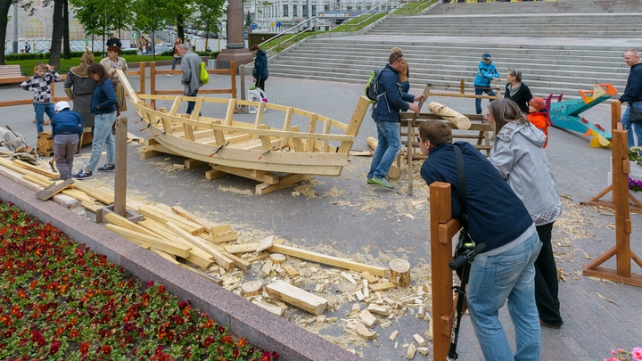 В Перми презентуют копию исторической лодки Ермака, на которой совершат поход по Чусоввой