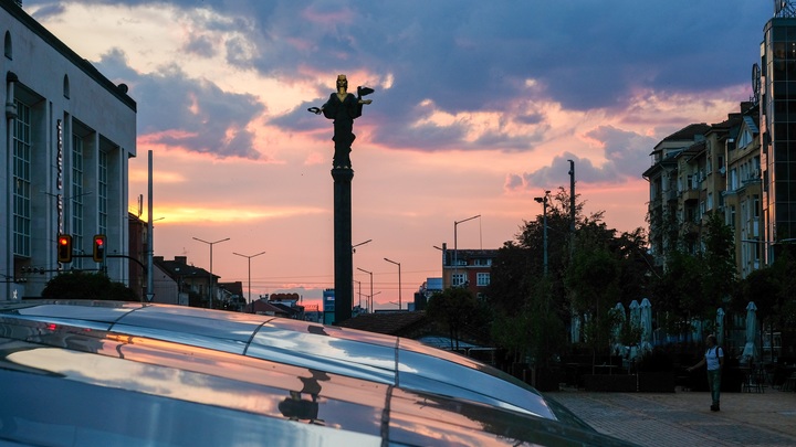 Отступление или подготовка к новой атаке? В Болгарии третьи сутки идёт бой за русский памятник