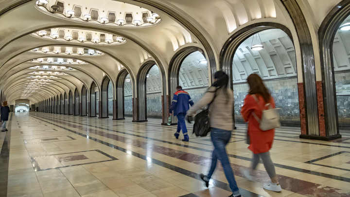 Это новое чудо света!: Иностранцам показали 244 станции московского метро за три минуты
