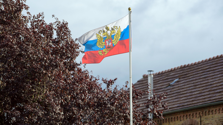 Лорд с автоматом Калашникова исполнил гимн России и потряс публику: Это так... по-русски