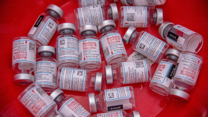 Вакцина с нержавейкой: В Японии выяснили, что не так с американской Moderna