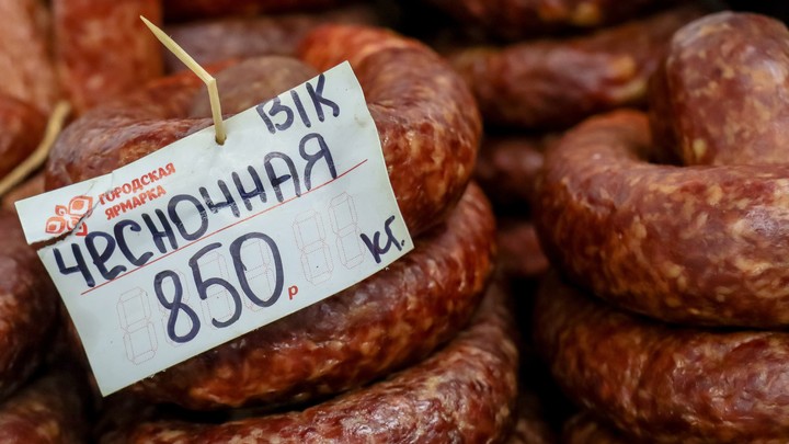 Жителей Новосибирска напугали ростом цен на продукты и лекарства до 30%