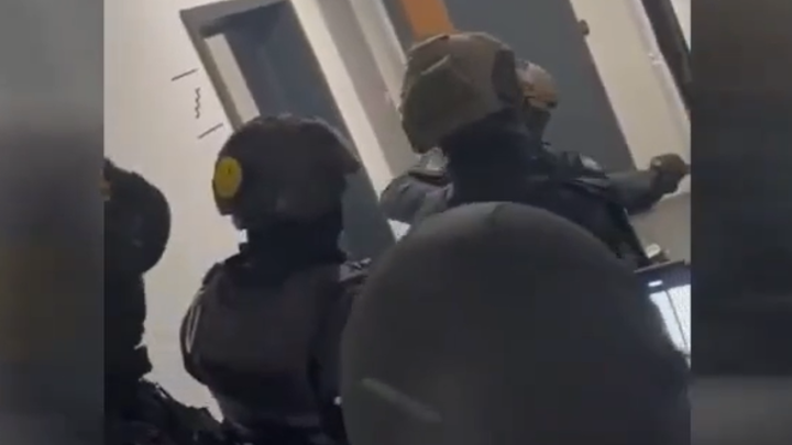 В Новосибирске полицейские задержали двух 20-летних друзей по подозрению в разбое