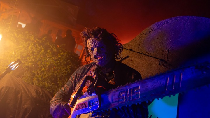 Аниматор сковал двух красавиц ради игры. А потом сжёг по-настоящему и ударился в бега