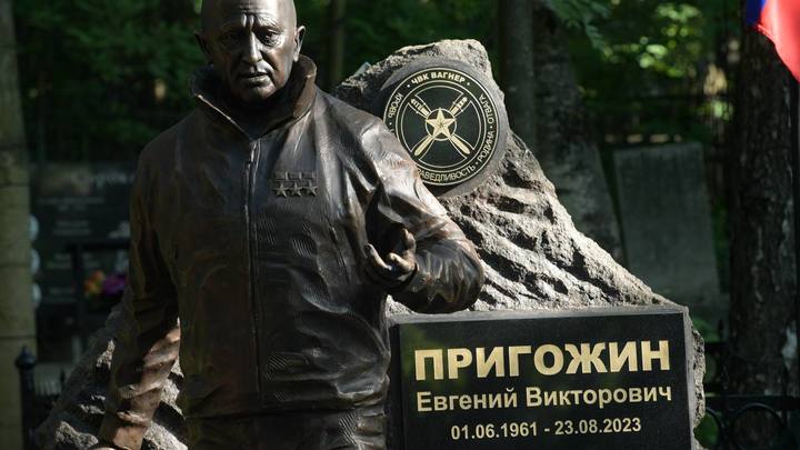 Надеюсь увидеться на этой земле: Загадочный пост Прилепина о Пригожине. Намёк или случайность?