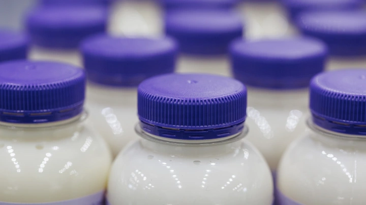 Жителей Подмосковья предупреждают об опасной молочной продукции в магазинах