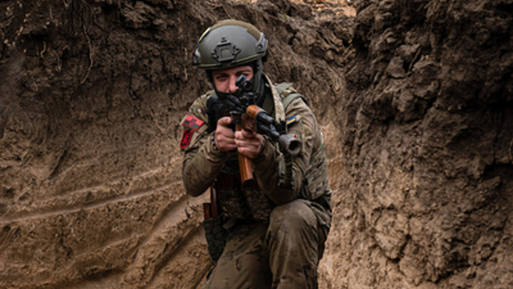 Боец спецназа: украинские военные в Марьинке напуганы, стреляют не прицельно