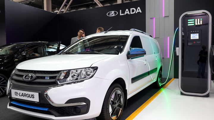 Путин снова похвалил Lada Aura перед запуском серийного производства