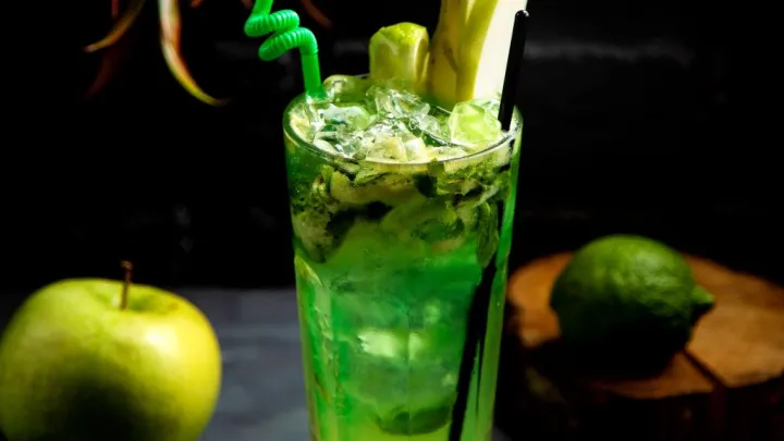 Спорный напиток: в Госдуме обсудили запрет на продажу детского шампанского подросткам