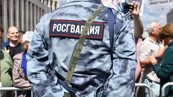 Росгвардеец вступился за многодетную мать без QR-кода. Теперь он безработный