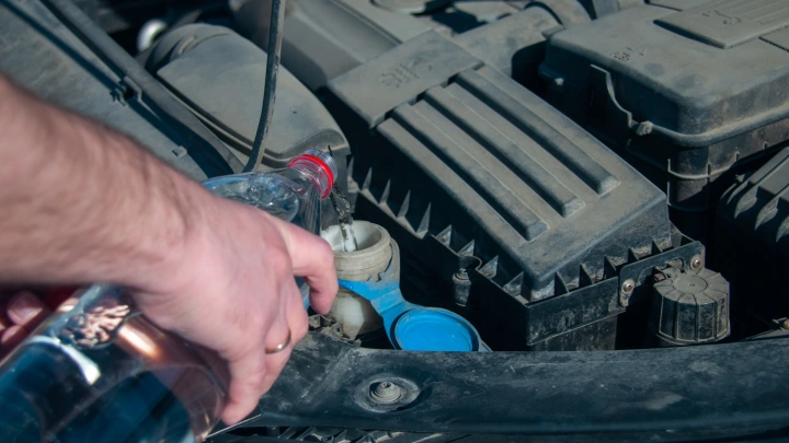 Автоэксперт объяснил необходимость своевременной замены тормозной жидкости