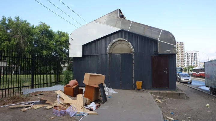 Не отвечающий требованиям рынок сносят на улице Мира в Новосибирске