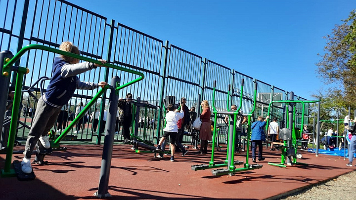 Многофункциональную спортивную площадку открыли в Тбилисском районе