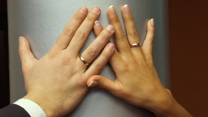 В США одна из сиамских близнецов Хенсел вышла замуж В США одна из сиамских близнецов Хенсел вышла замуж