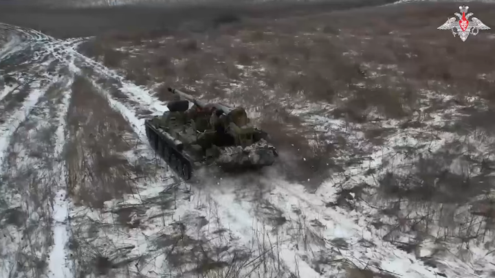 Самоходные пушки с челябинским двигателем уничтожили замаскированные блиндажи ВСУ