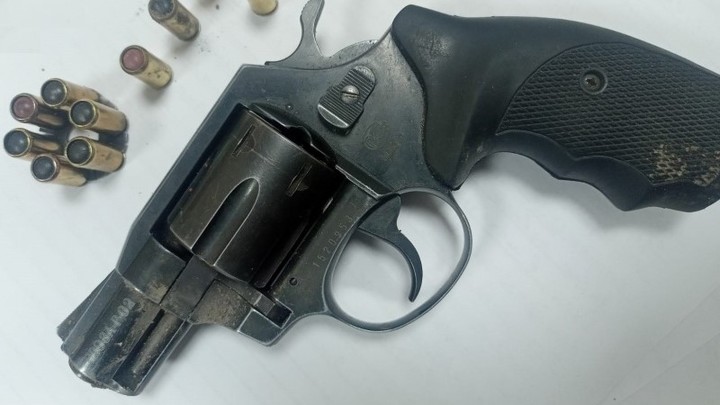 В Палехе полиция задержала покупателя алкомаркета за пальбу из пистолета