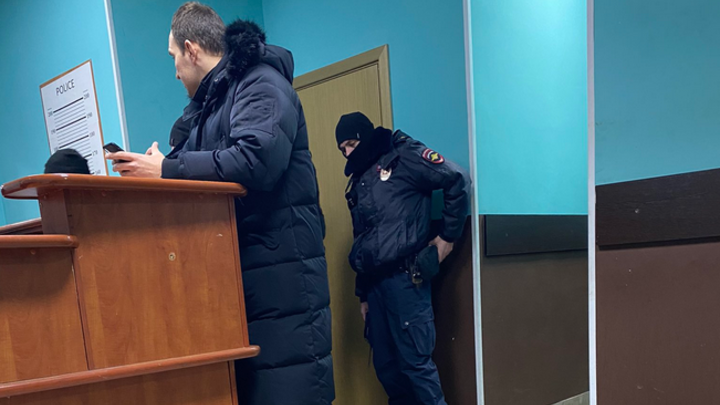Должен явиться в суд: Славу КПСС, задержанного за участие в митинге, отпустили из отделения полиции