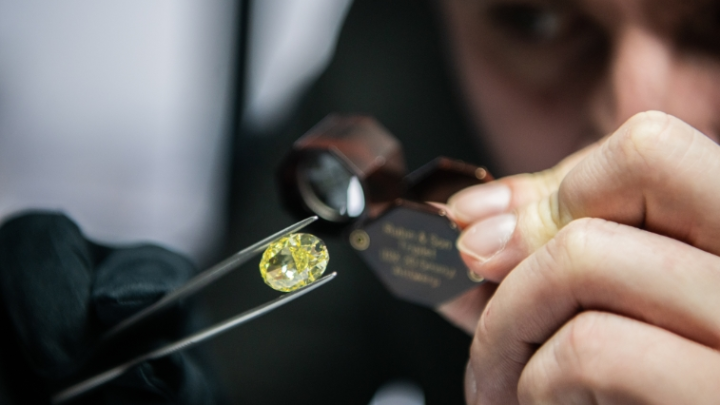 Твёрже алмаза, ярче рубина. В Израиле нашли новые драгоценные камни