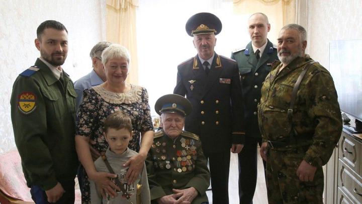 Спортсмен, пчеловод, почётный казак: Ветеран ВОВ на Урале отметил 105-летие