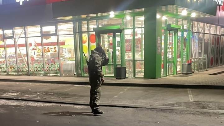В Батайске полицейские задержали местного жителя с макетом автомата Калашникова