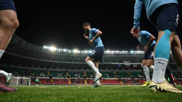 Четырнадцать игроков ФК Сочи отравились перед матчем с Ахматом