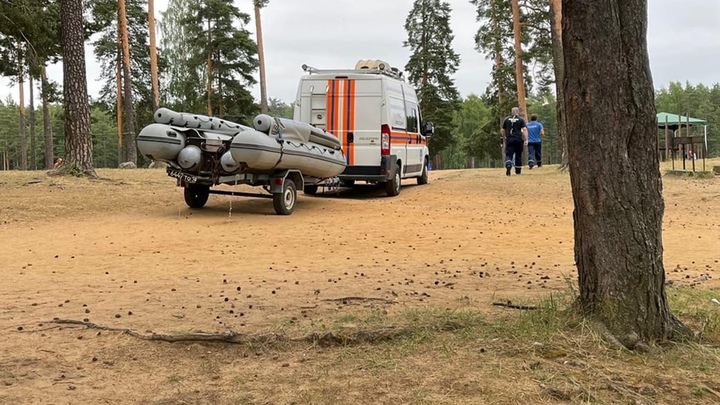 Въезд платный, а безопасности никакой: На озере в Ленобласти не смогли спасти утопающего