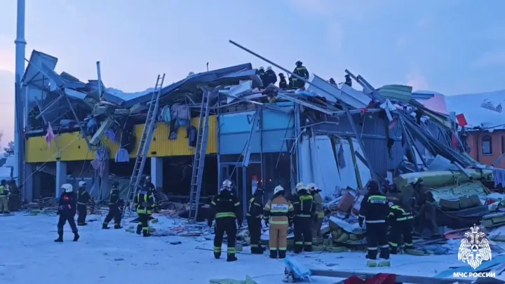 В СТЦ назвали возможную причину обрушения торгового центра в Новосибирске