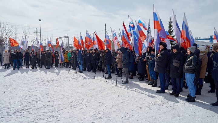 Студенты СамГУПС провели митинг в поддержку Президента РФ и Вооруженных сил России