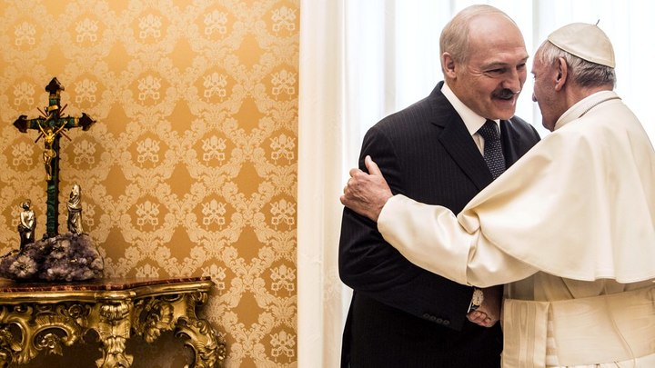 Зачем Лукашенко охмуряет ксендзов