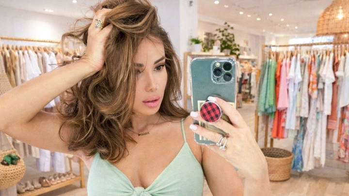 Начало было громким. А теперь девочки пускают концы в воду. Неожиданный финал для подруги Виктории Бони