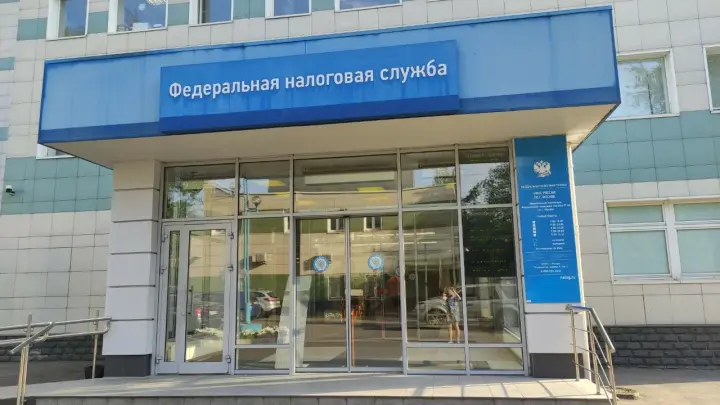 Налоговики массово вызывают клиентов крупнейшей сети бумажного НДС