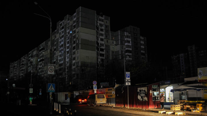 Графики не действуют: В Киеве свет отключают экстренно