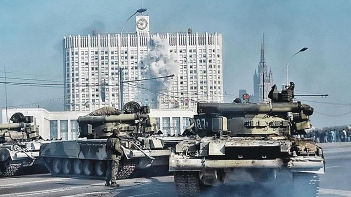 Митрополит рассказал, как Русская Церковь предотвратила разрастание конфликта вокруг Белого дома