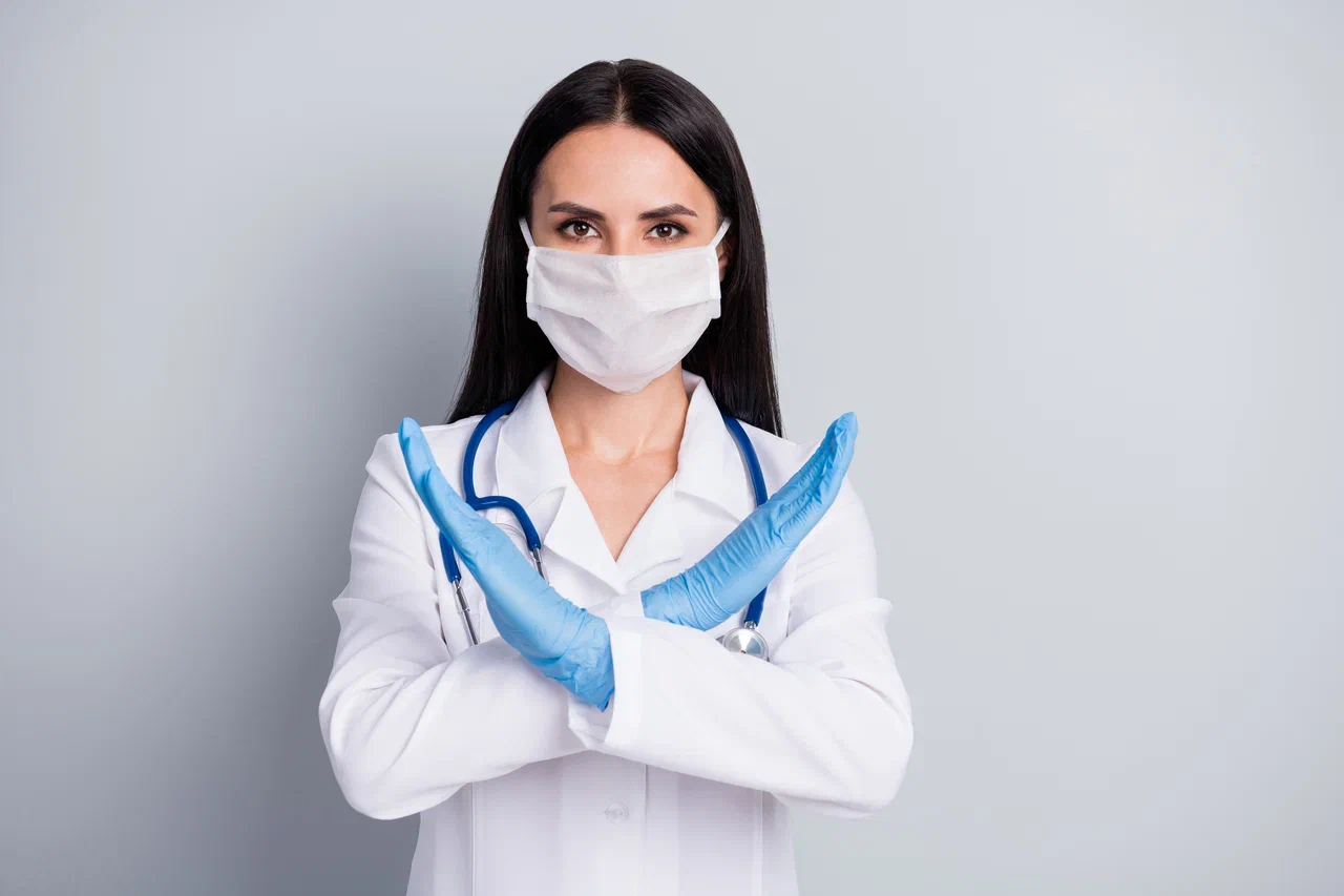 Дерматолог рассказала, чем опасна уборка без перчаток