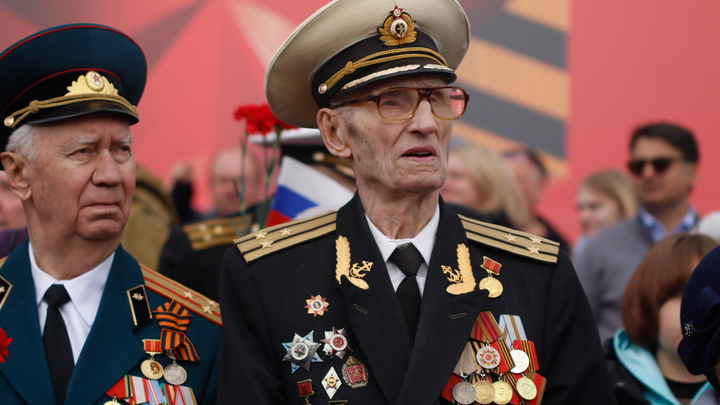 Пенсии военным увеличат в 2024 году