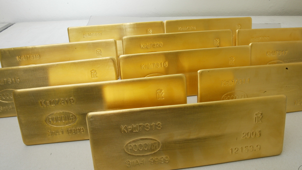 Банк покупает золото. Слиток золота. Российское золото. Слитки российского золота. Банковское золото России слиток.